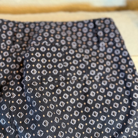 Loft Blue Geometric Print Julie Skinny Bermuda Shorts Women’s Size 10 - Picture 3 of 8